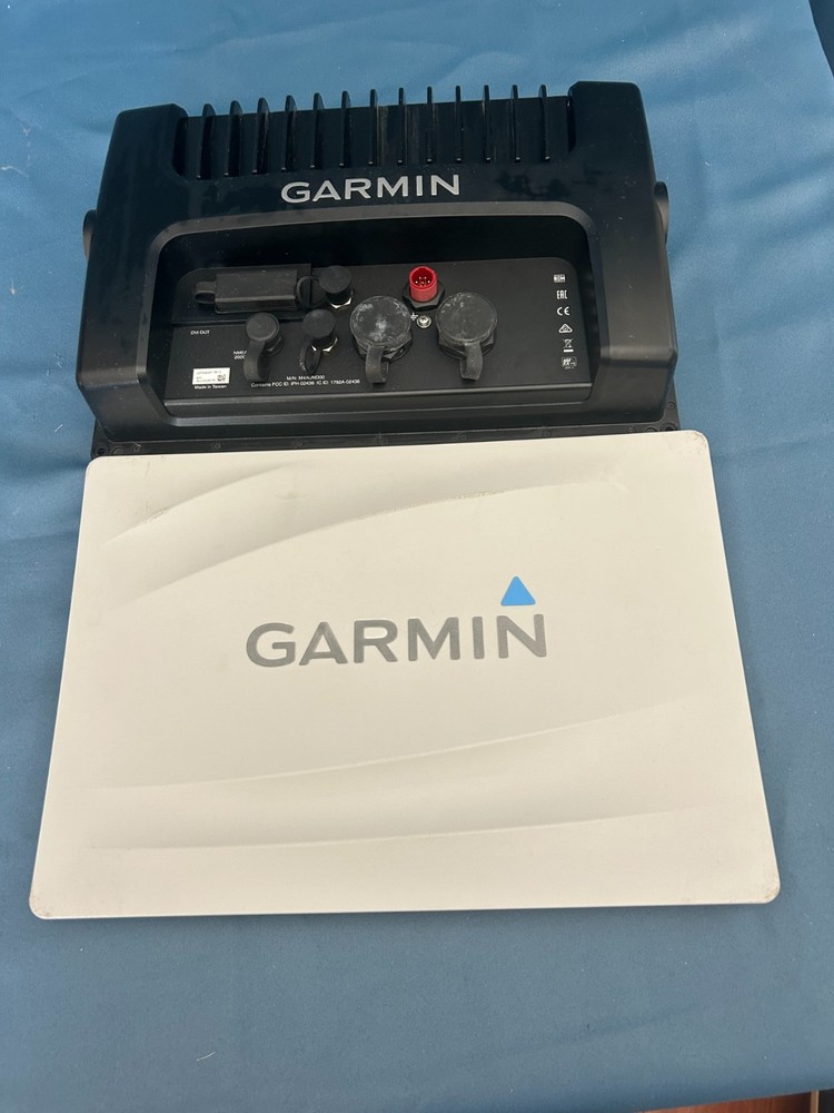 Garmin GPSMAP 7612 chart plotter