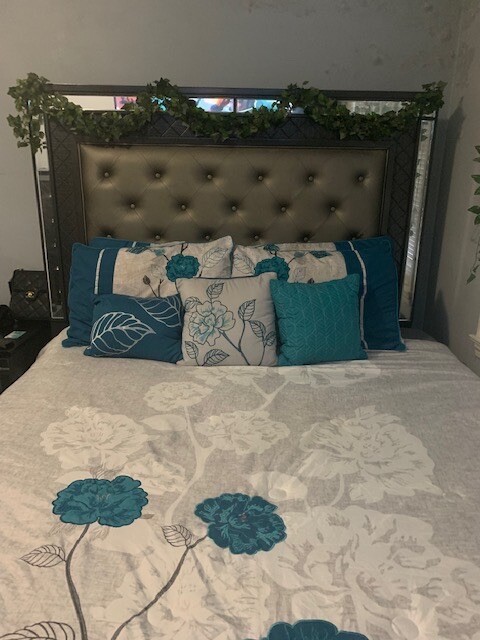4 Piece Queen Bedroom Set