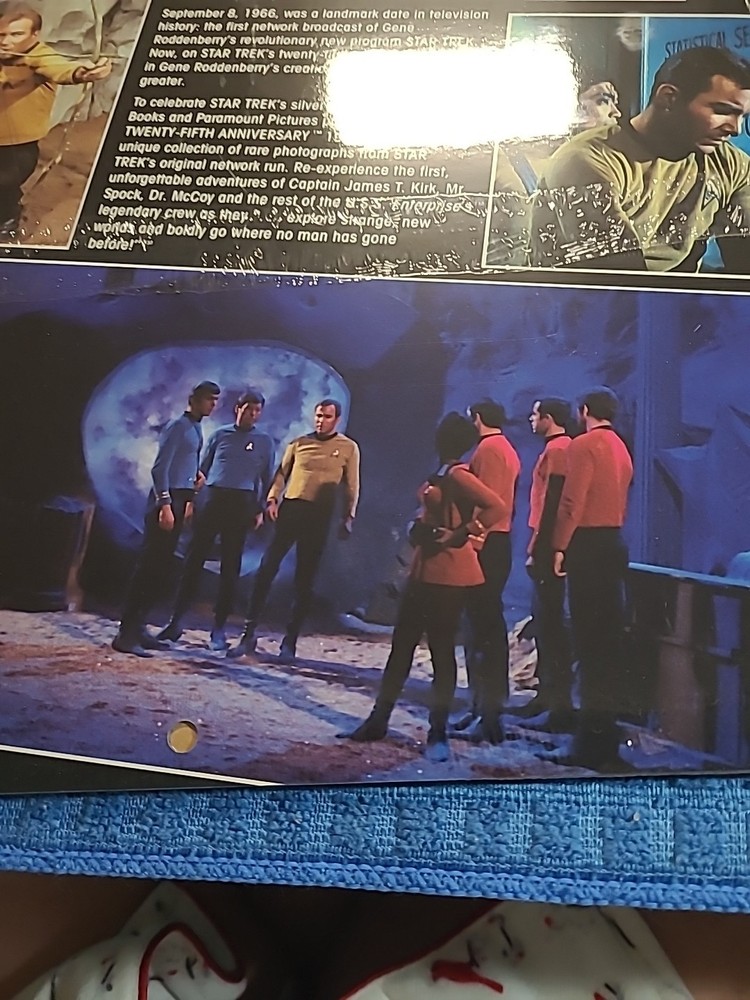 1992 STAR TREK CALENDAR SEALED ( BIN M)