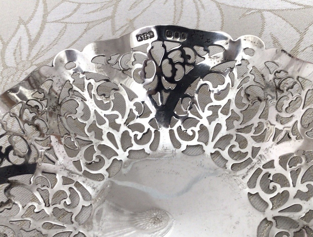 1966 Solid Silver Scalloped Openwork Bowl - Hallmarked A Taite & Sons Ltd. 88g.