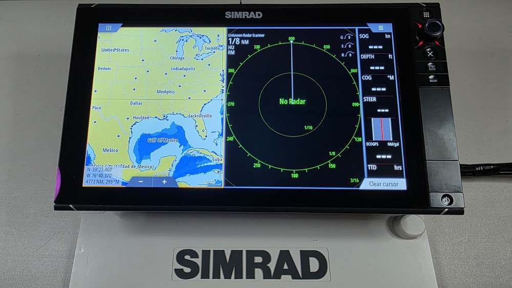 Simrad NSS 16evo2 Chartplotter- Fishfinder / Excellent Condition / Complete Set