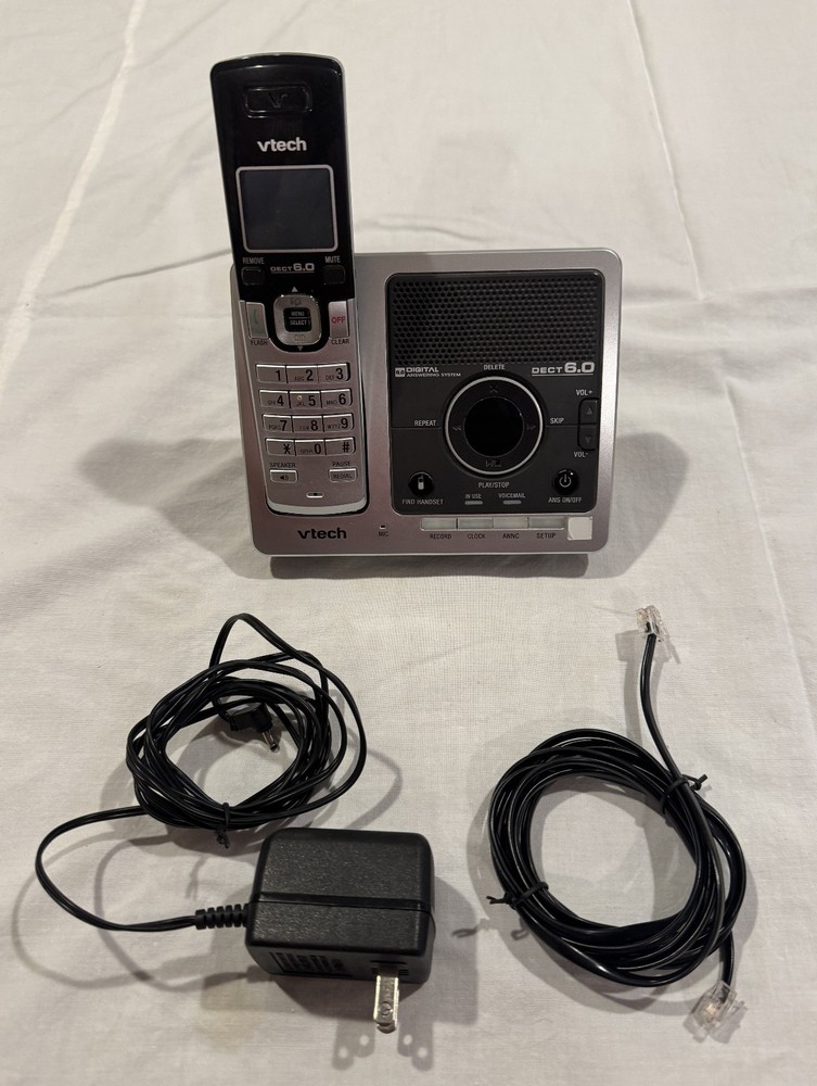 VTech DS6121 DECT 6.0 Cordless Phone System w/Digital Answering - Needs Battery