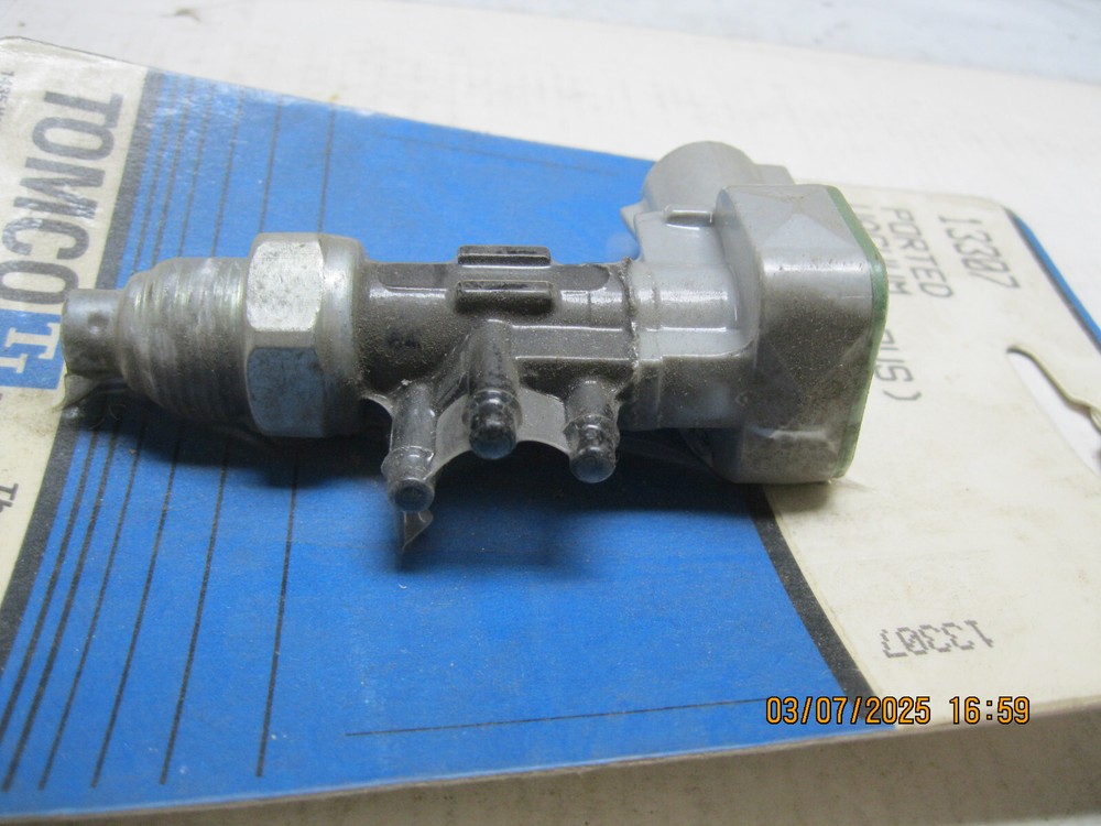 Ported Vacuum Switch-GAS Tomco 13307