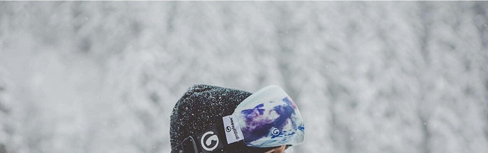 Ski and Snowboad goggle soc. Microfiber cover to protect googles.