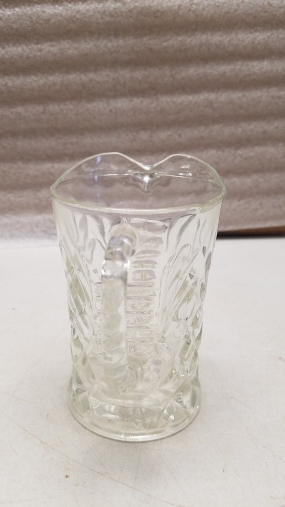 Diamond Design Ripped Clear Glass 2 Cup Pitcher (M)