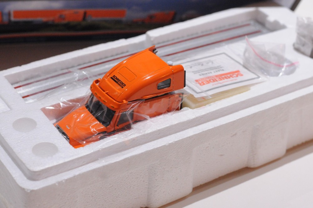 SWORD PRECISION FREIGHTLINER CENTURY CLASS TRACTOR S/T WITH HEADACHE RACK AND EA