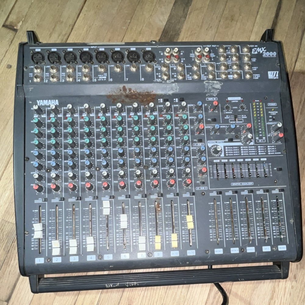 Yamaha EMX2000 Powered Mixer 12-Channel Console Built-in Effects Send/Return