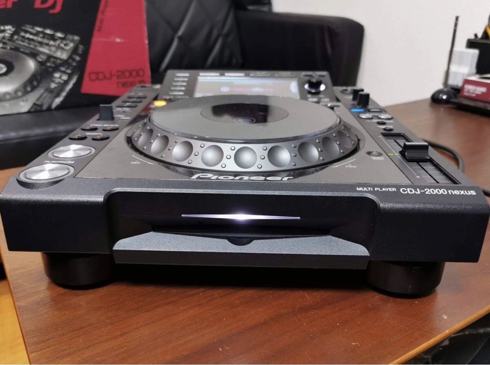 Pioneer CDJ-2000 Nexus With Flight Case
