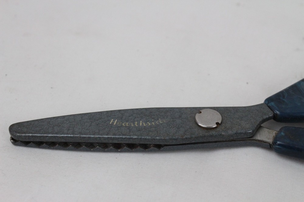 Vintage Hearthside Fabric Shears Pinking Zig Zag Scissors Sewing Tool Blue
