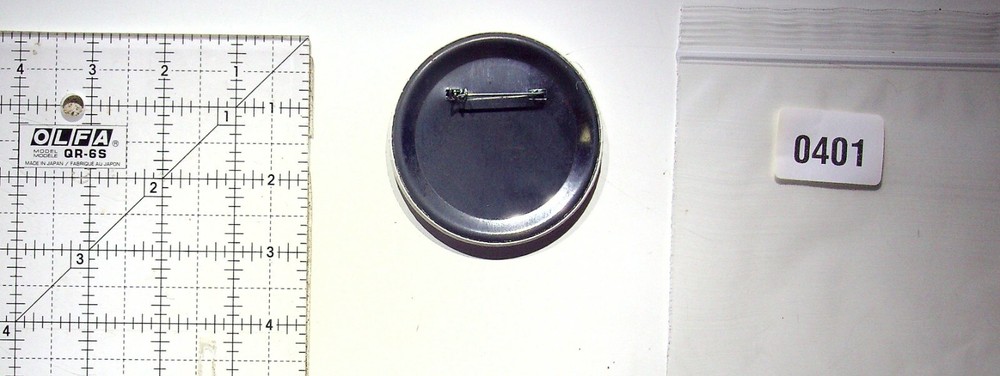 DAVID WINTER COTTAGES - VINTAGE ADVERTISEMENT LAPEL BADGE PIN BACK BUTTON