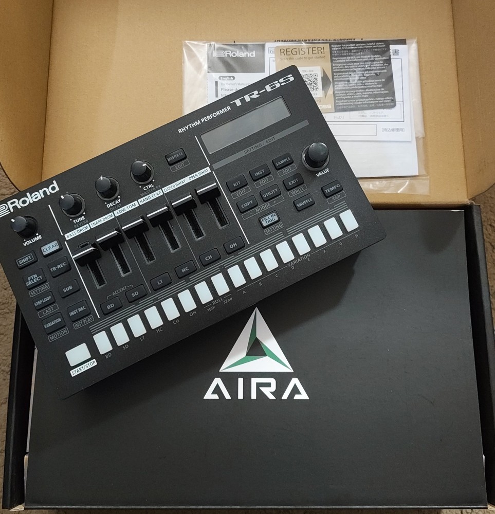 Roland TR-6S Rhythm Performer Compact 6-Track Drum Machine Sequencer