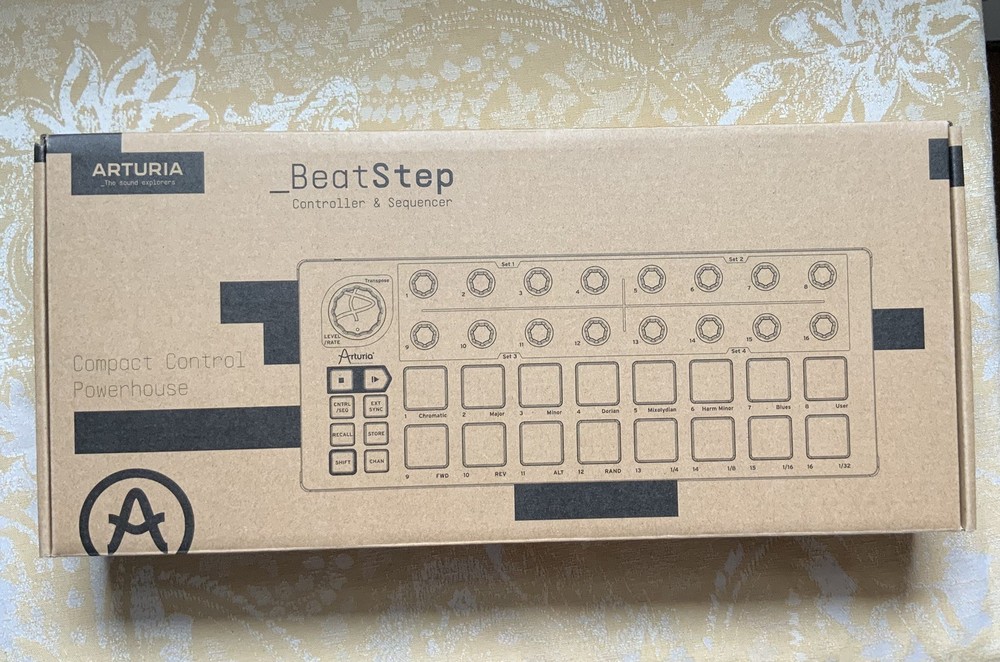 Arturia BeatStep White MIDI Controller & Sequencer w/ USB/midi Cables IOB