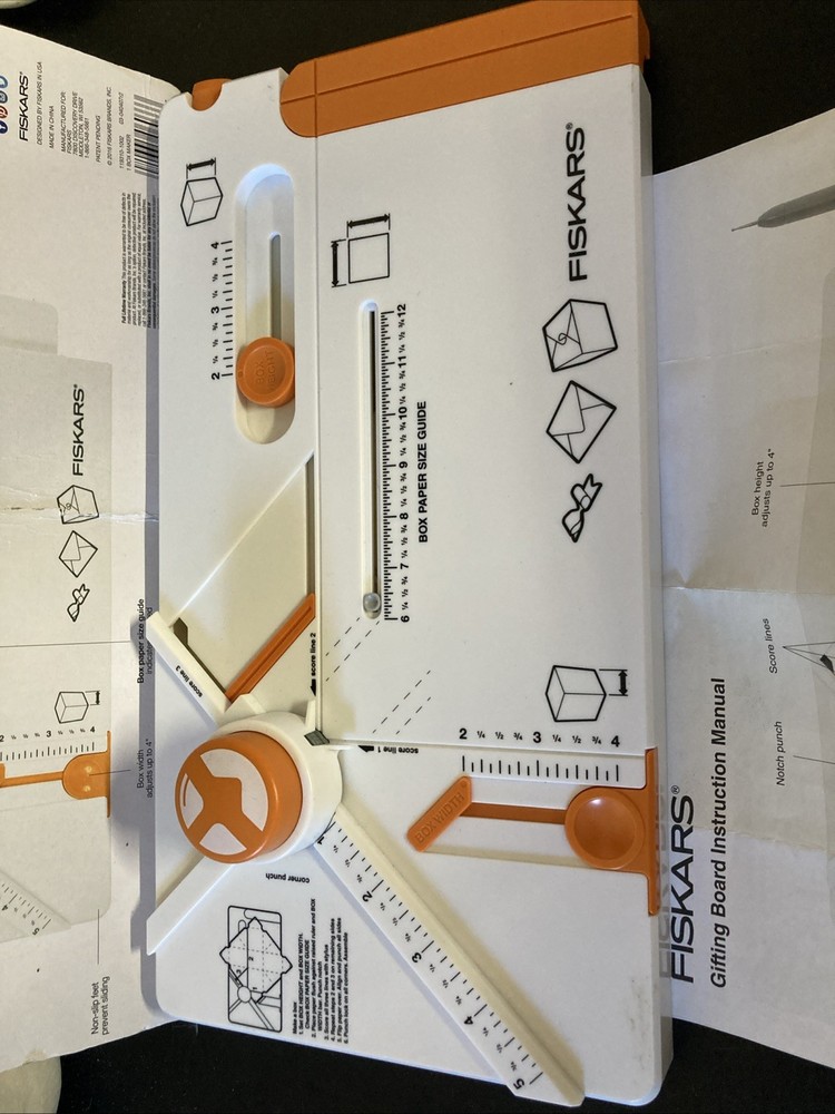 Fiskars Box Maker Gifting Board - Complete - Make your own gift boxes and cards.