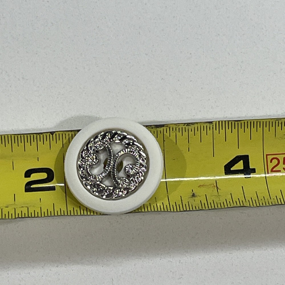 Set 5 Snap Together White Plastic Silver Tone Filigree 1” Buttons