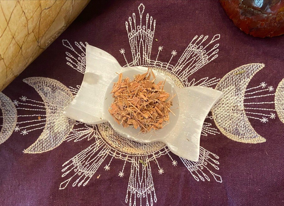 Witch Hazel Bark, Occult Powers, Divination, Healing, Cleansing, Wisdom, Calm