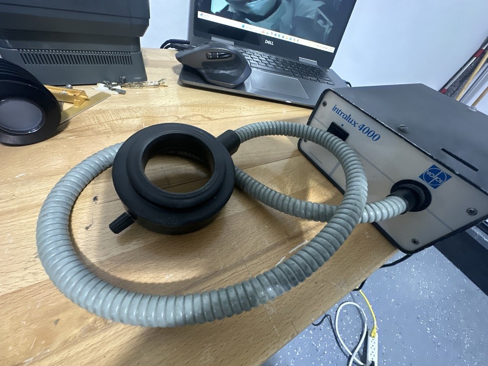 Volpi Intralux 4000 Fiber Optic Light Source W/ round light guide