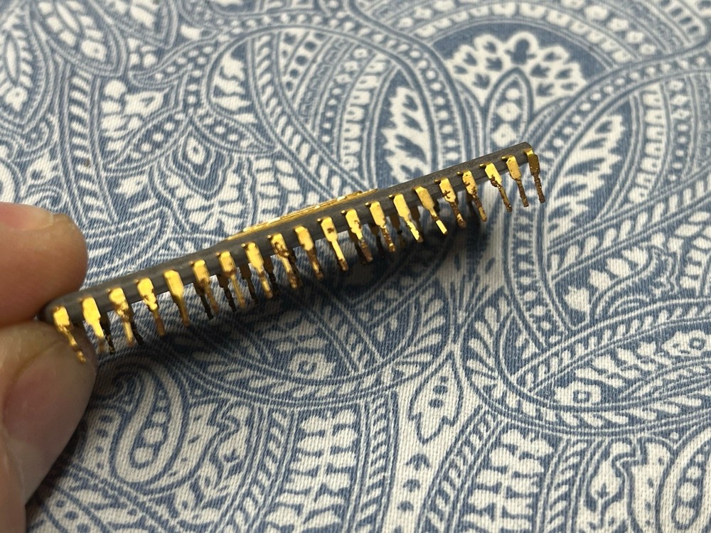 Motorola XC6820 Peripheral Interface Adapter Date Code 7520B