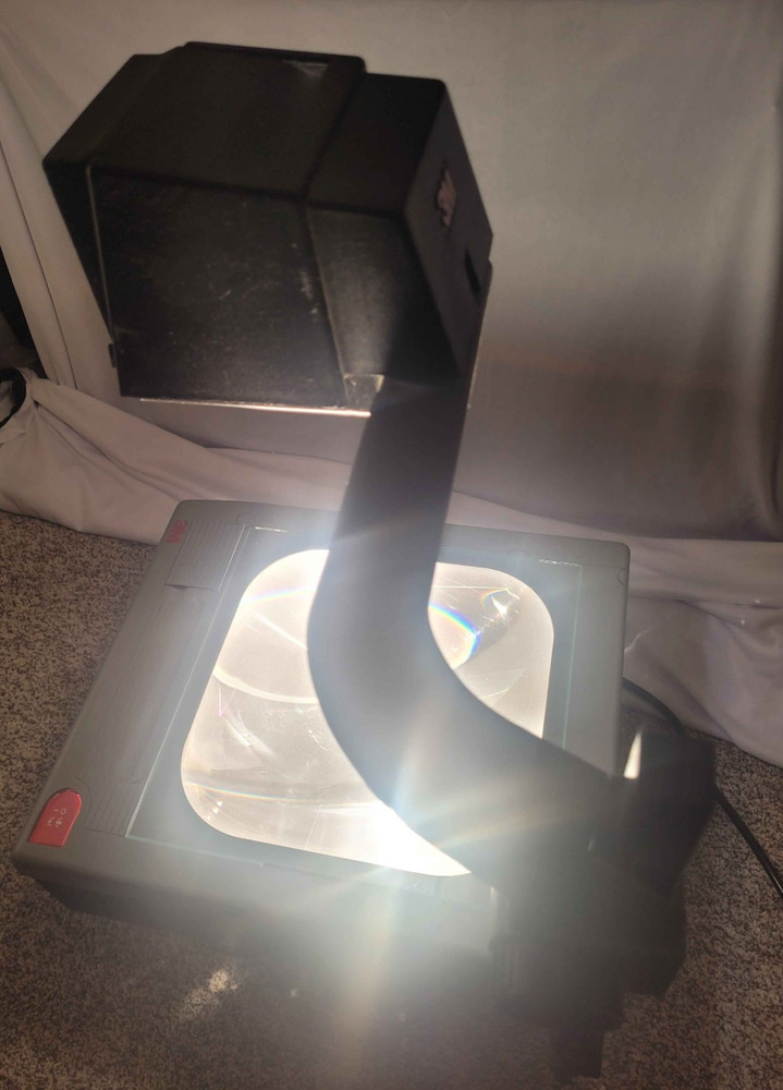 3M 9085 Overhead Transparency Projector