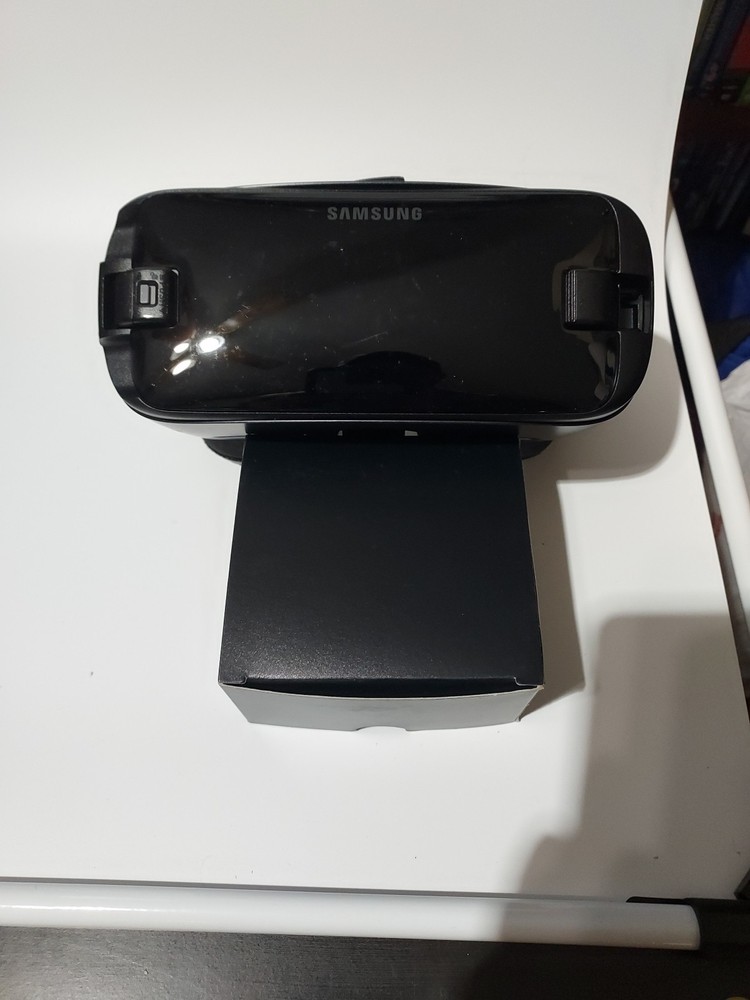 Samsung Gear VR Virtual Reality Headset With Controllers Not Tested