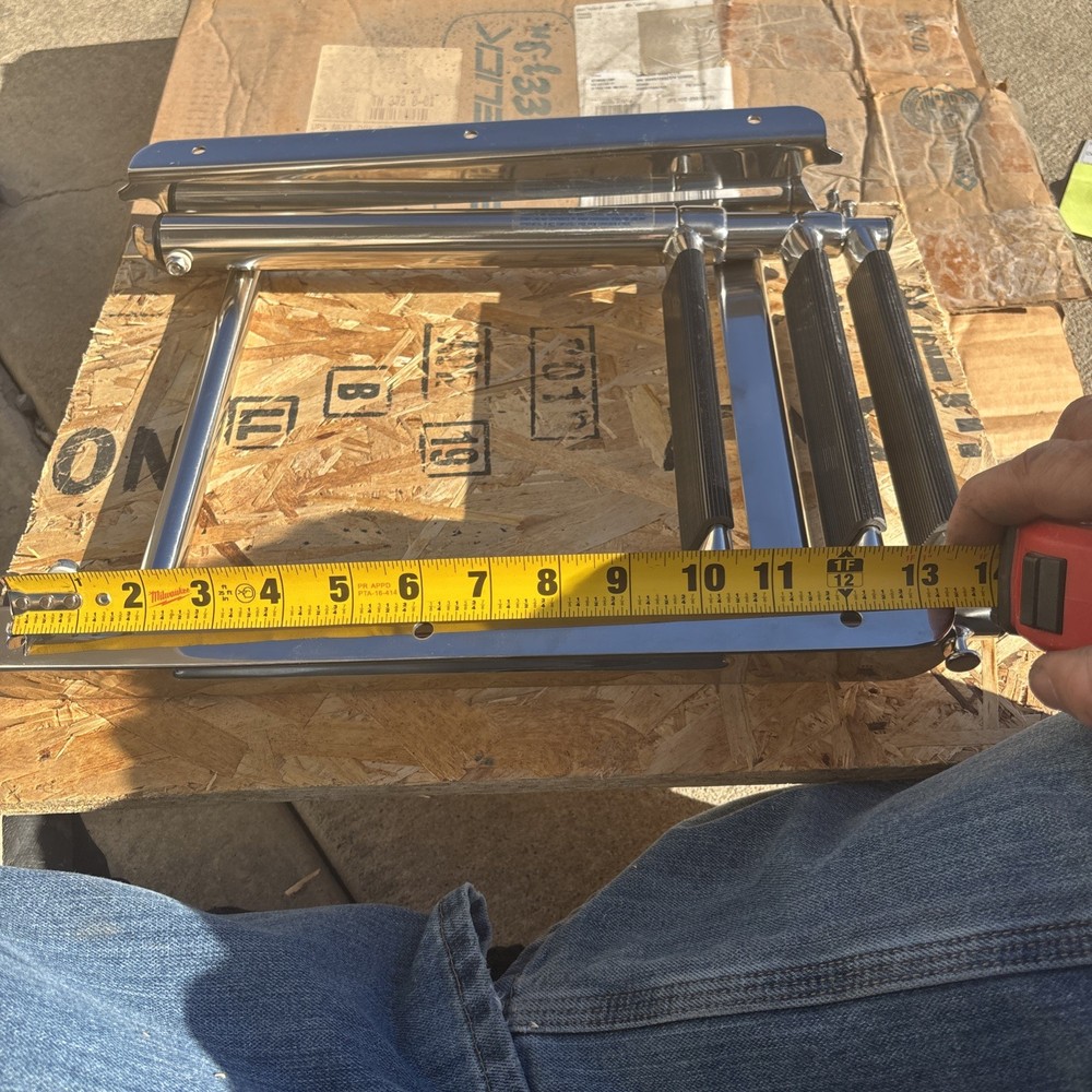 Garelick Locking Under Platform Sliding Ladder Model 12.643