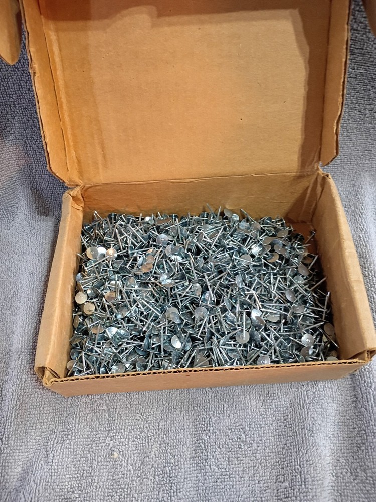 Handy Button Machine Co. Pivot Button 3/4" Tacks 25GR Partial Box