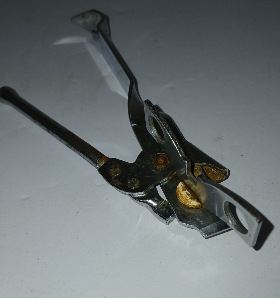 Vtg Can Openers (Manuel)