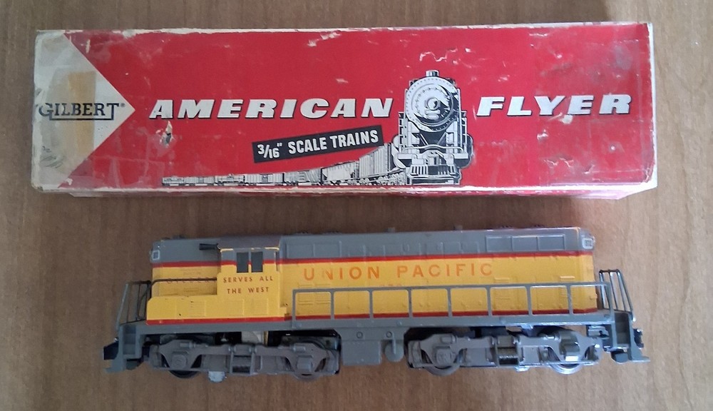 Boxed Am. Flyer Set 20325 with 372 UP