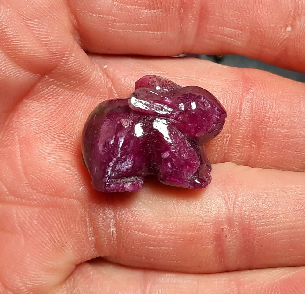 🐇🐇 58.40ct Natural Solid Ruby-Zoisite Rabbit Gem Carving/Figurine 🐇🐇