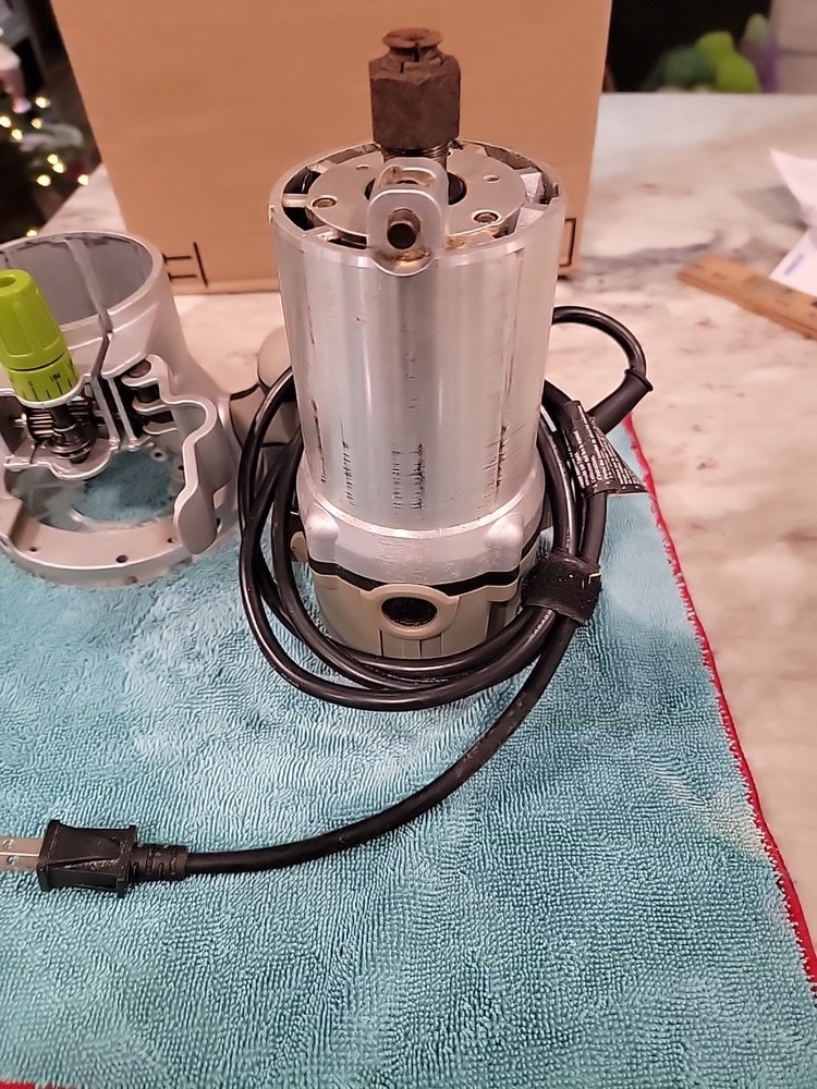 BLUE HAWK PLUNGE ROUTER