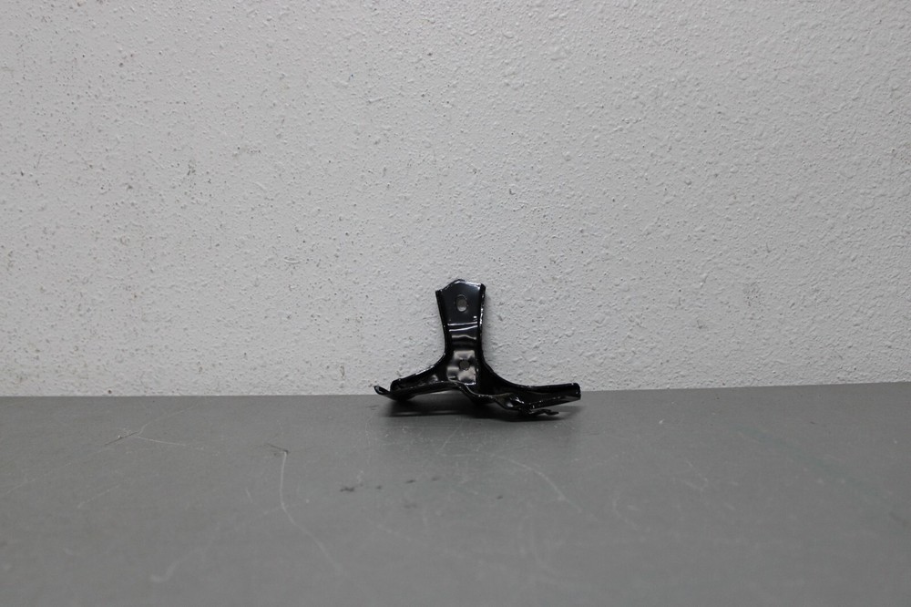 2004 2005 TOYOTA RAV4 LEFT SIDE INNER FRONT BUMPER BRACKET