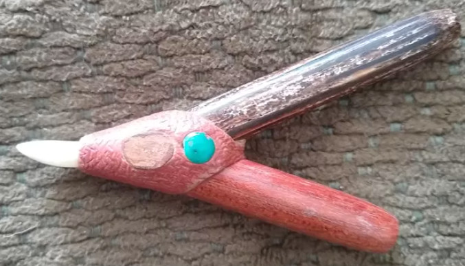 Wood kuripe with bone tip