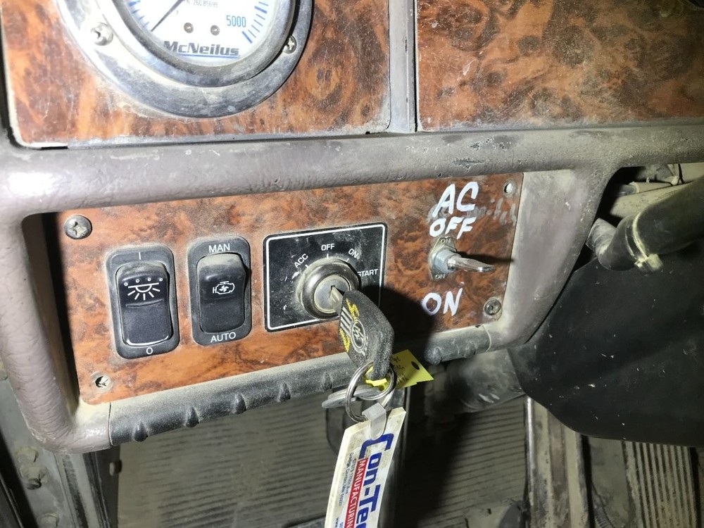 2002-2006 Kenworth W900S IGNITION Dash Panel - Used