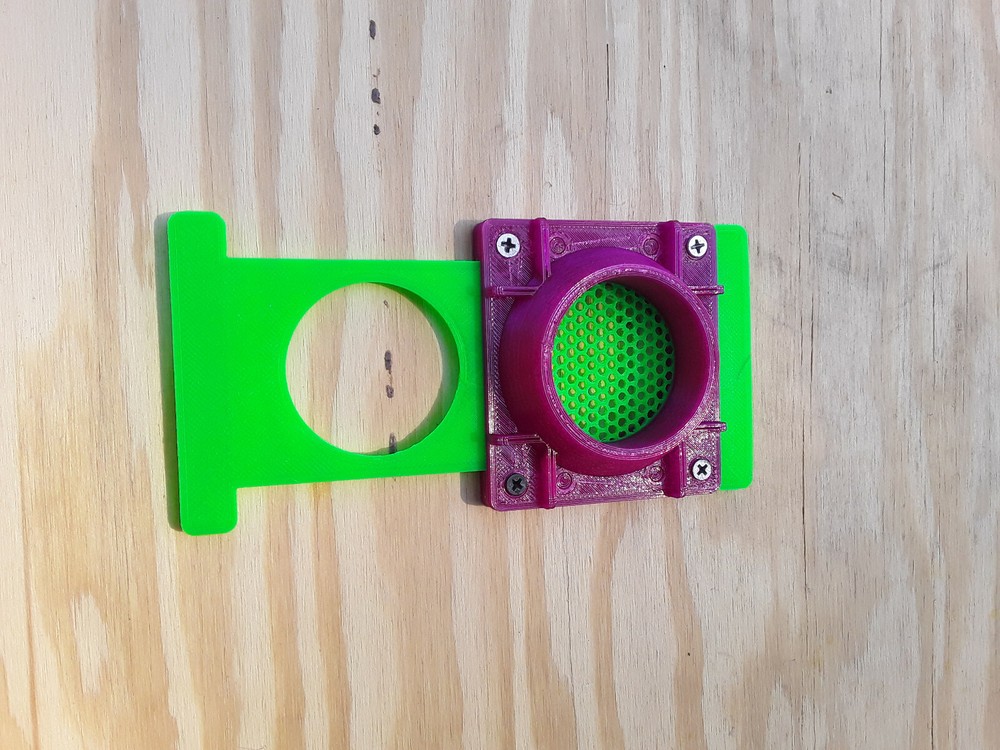 Bee Vacuum Gate for Beekeeping with Nail Lock