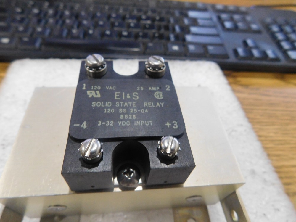 EI&S Model: 120 SS 25-04 Solid State Relay with Heat Sink