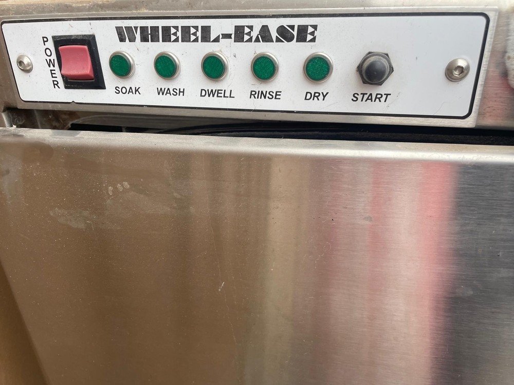 AUTOMATIC WHEELCHAIR WASHING MACHINE