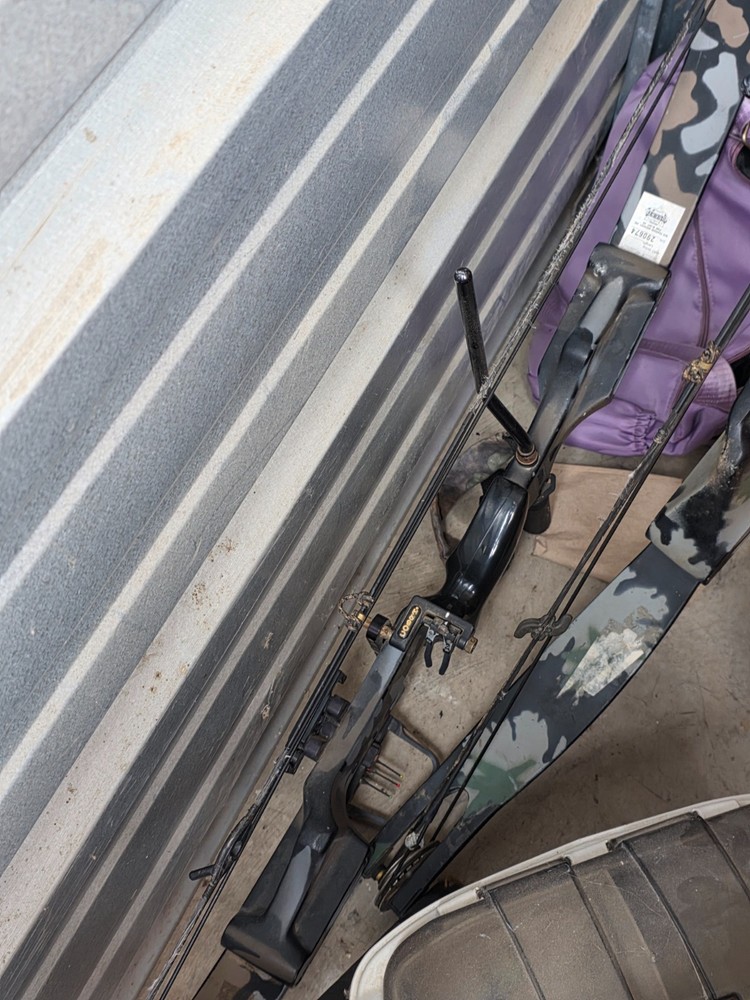 210lbs drew bow camouflage hunting bow