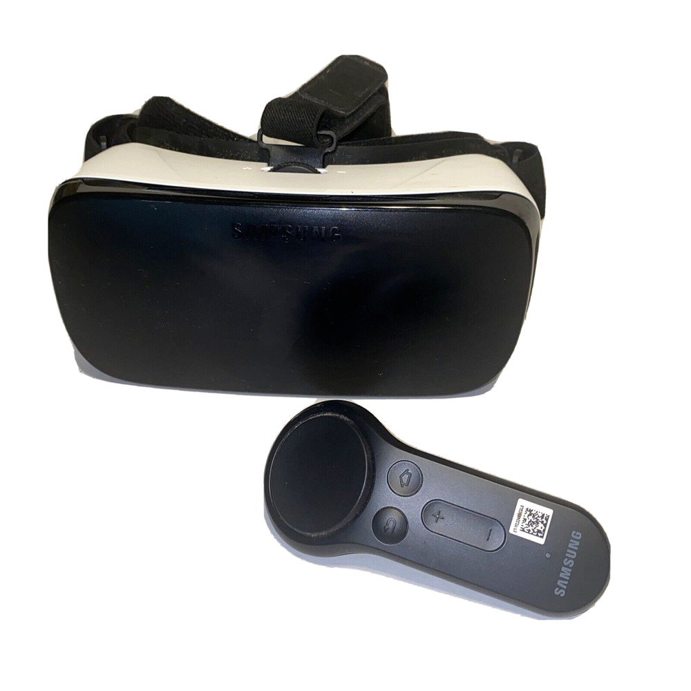 Samsung Gear VR SM-R322 Headset & Controller Powered by Oculus