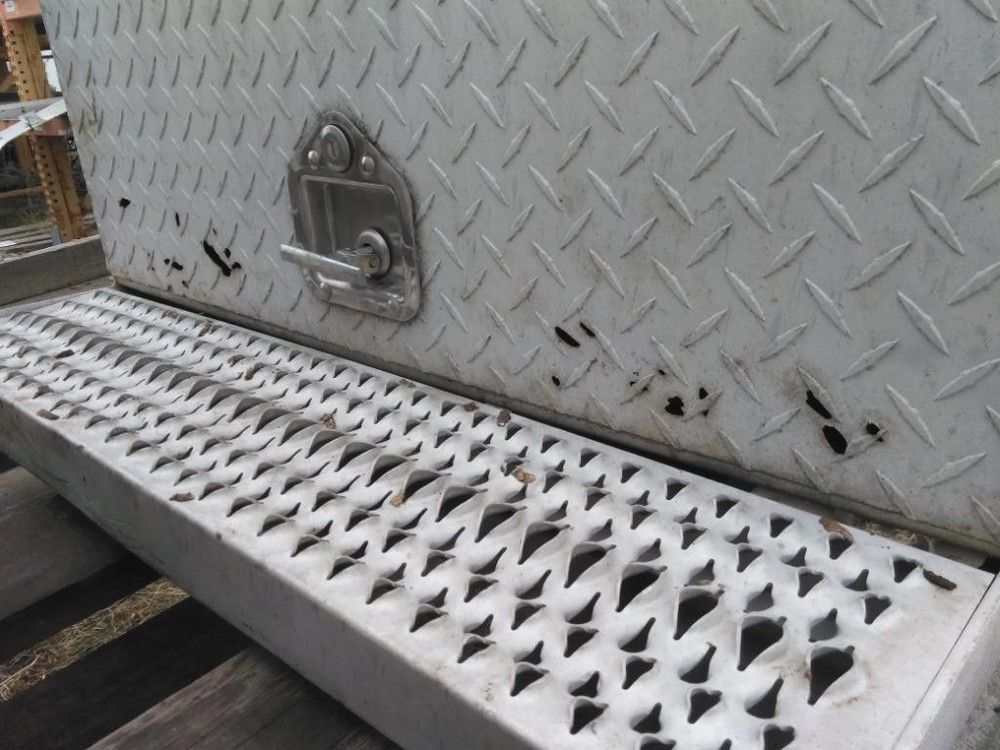 Replaces 2001 PETERBILT 379 TOOL BOX , MT