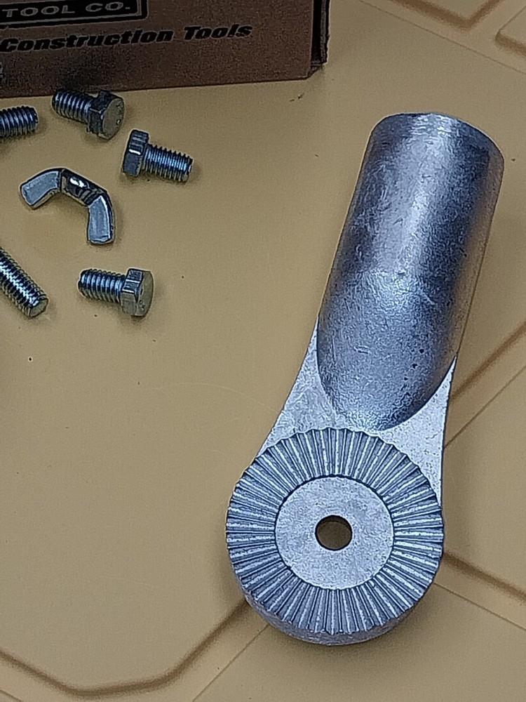 Kraft Tool Concrete Bull Float Bracket 4-Bolt Accepts Threaded Handles