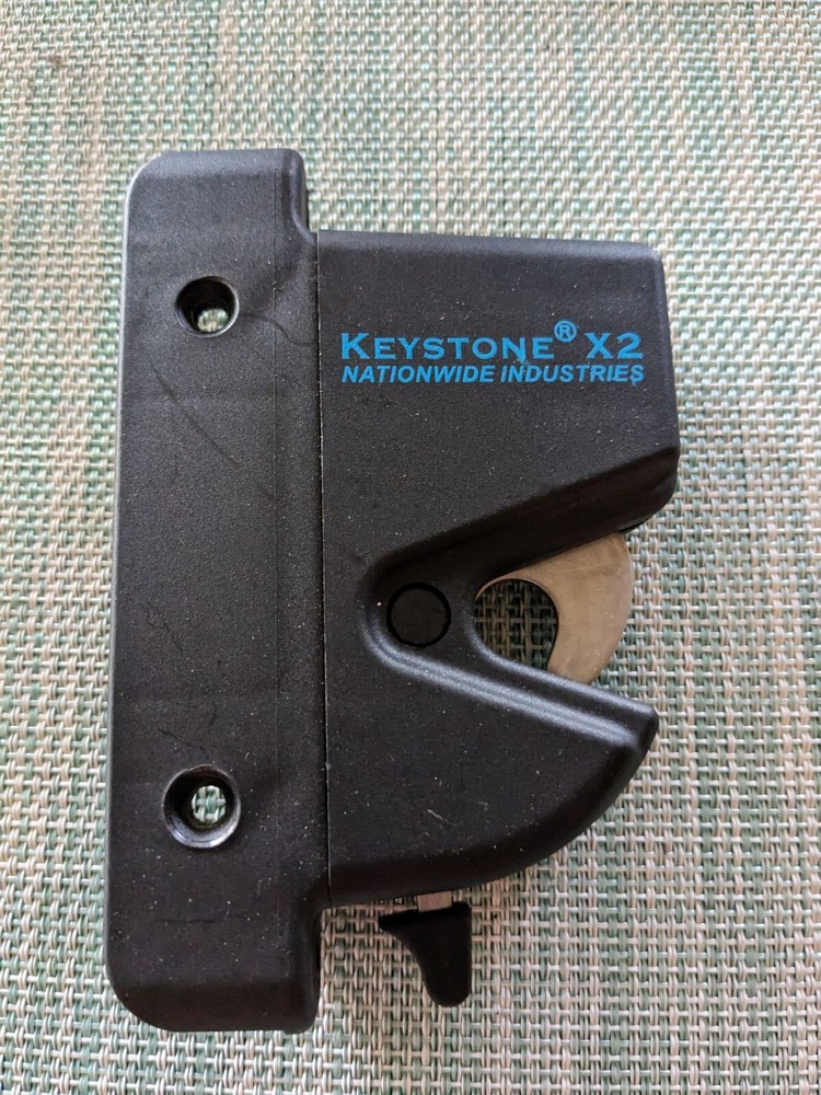 GATE LATCH FOR POST OR METAL RAILS