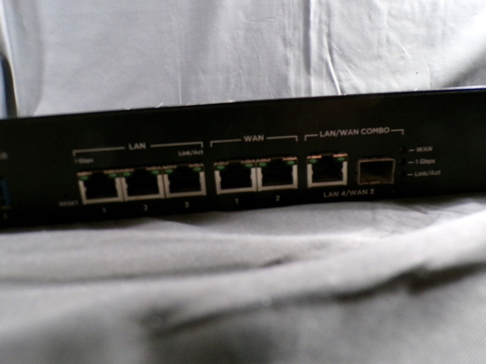 ARAKINS AN-310-RT-4L2W ROUTER