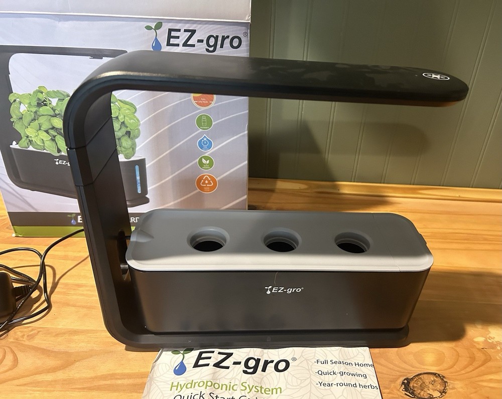 EZ-Gro Indoor Hydroponic Garden. Great Condition/Original Box & Instructions.