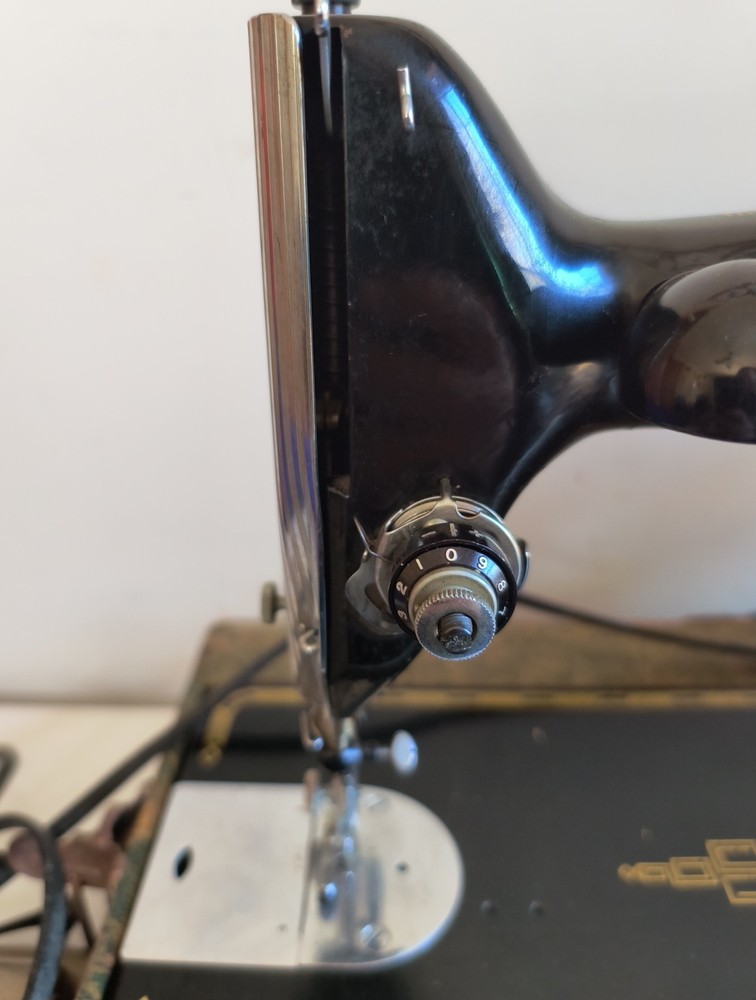 1948 Singer 201-2 Sewing Machine Tested Working read description