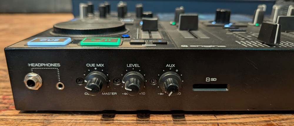 Denon DJ PRIME GO Double Deck Rechargeable Smart DJ Console