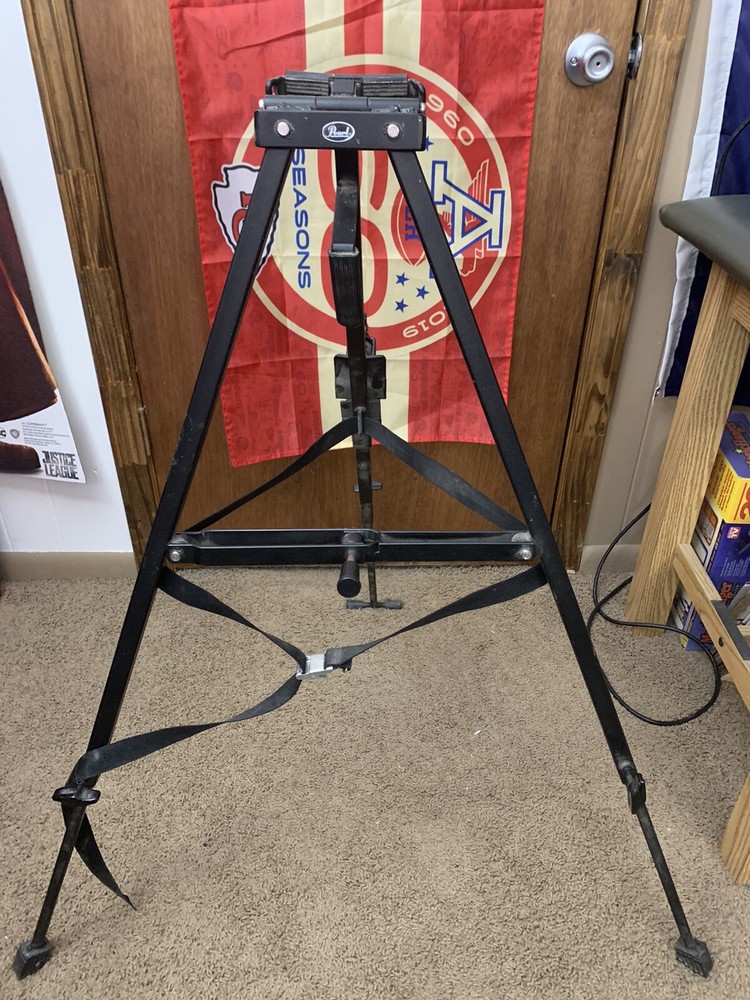 Pearl Tripod Stand
