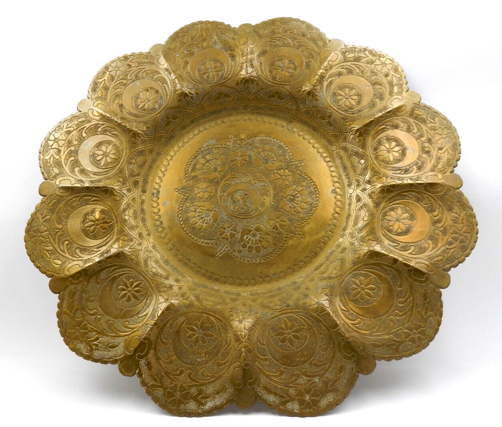 VINTAGE BRASS HAND ETCHED MIDDLE EASTERN CRESCENT MOON PATTERN PLATE TRAY