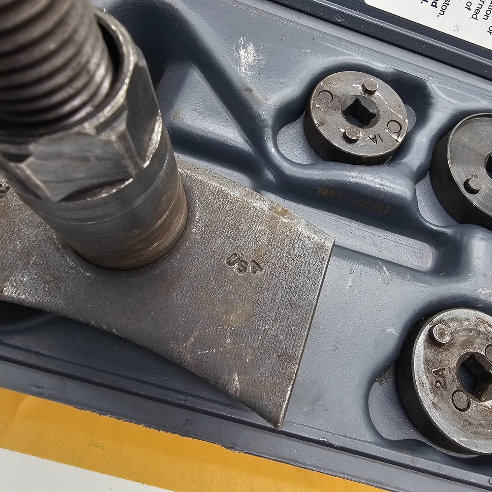 Matco Tools DB25 Rear Wheel Disc Brake Piston Tool Set Pre-owned