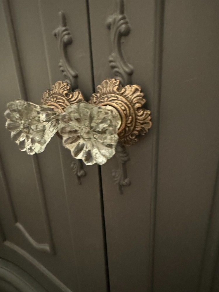 Vintage-Brass Metal Flower Crystal Clear Solid Glass bronzed Knob Handle pulls