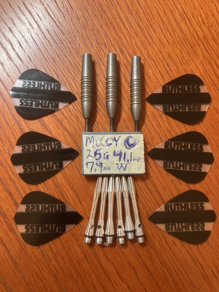 McCOY  DARTS - 25 GRAMS - MINT