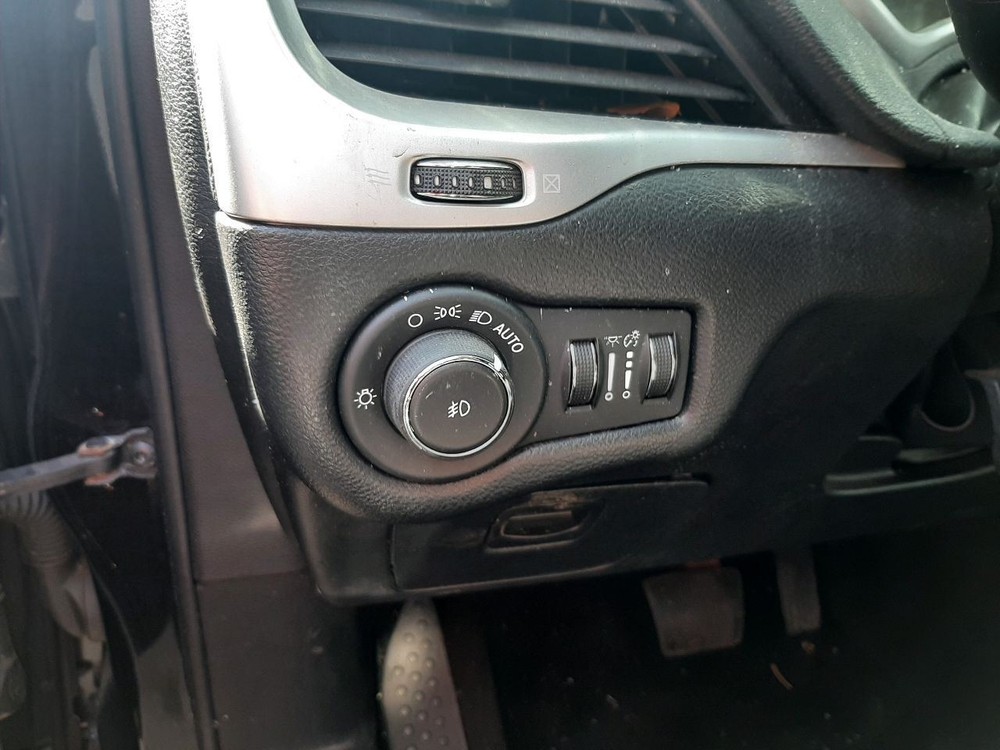 CHEROKEE 2014 Headrest 1058982